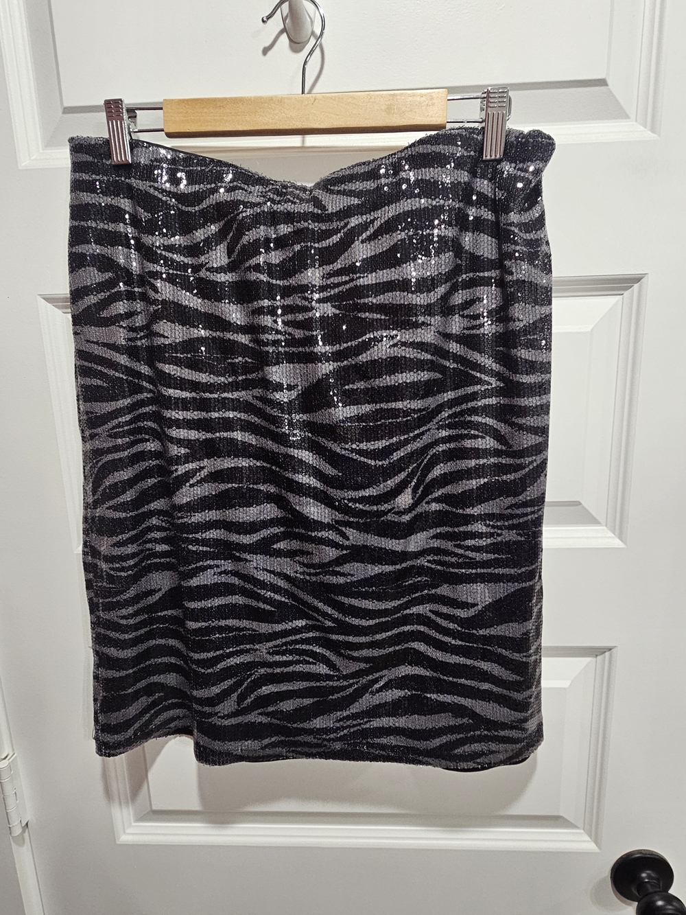 Cable & Gauge Black and Gray Zebra Sequin Pencil Skirt
